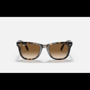 Folding Ray-Ban Wayfarer Sunglasses